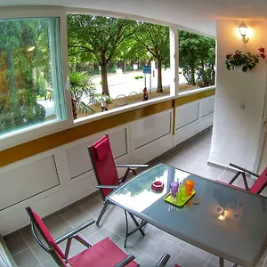Suzana 2br With Balcony Apartamento